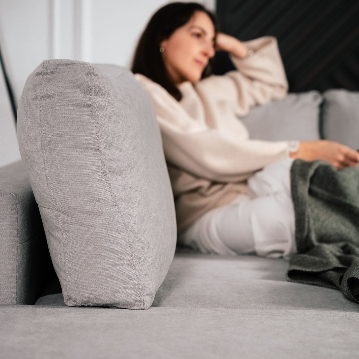 Sofá cama de canto de com puff e arrumação cinza ZURIE - Gato Preto