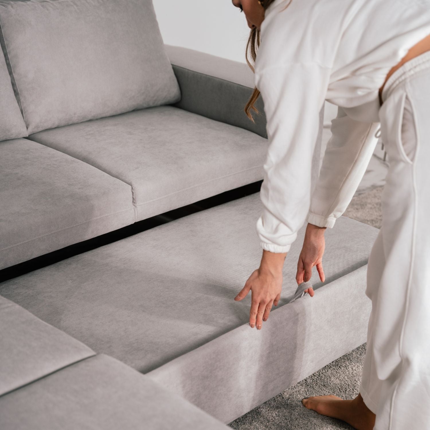 Sofá cama de canto de com puff e arrumação cinza ZURIE - Gato Preto