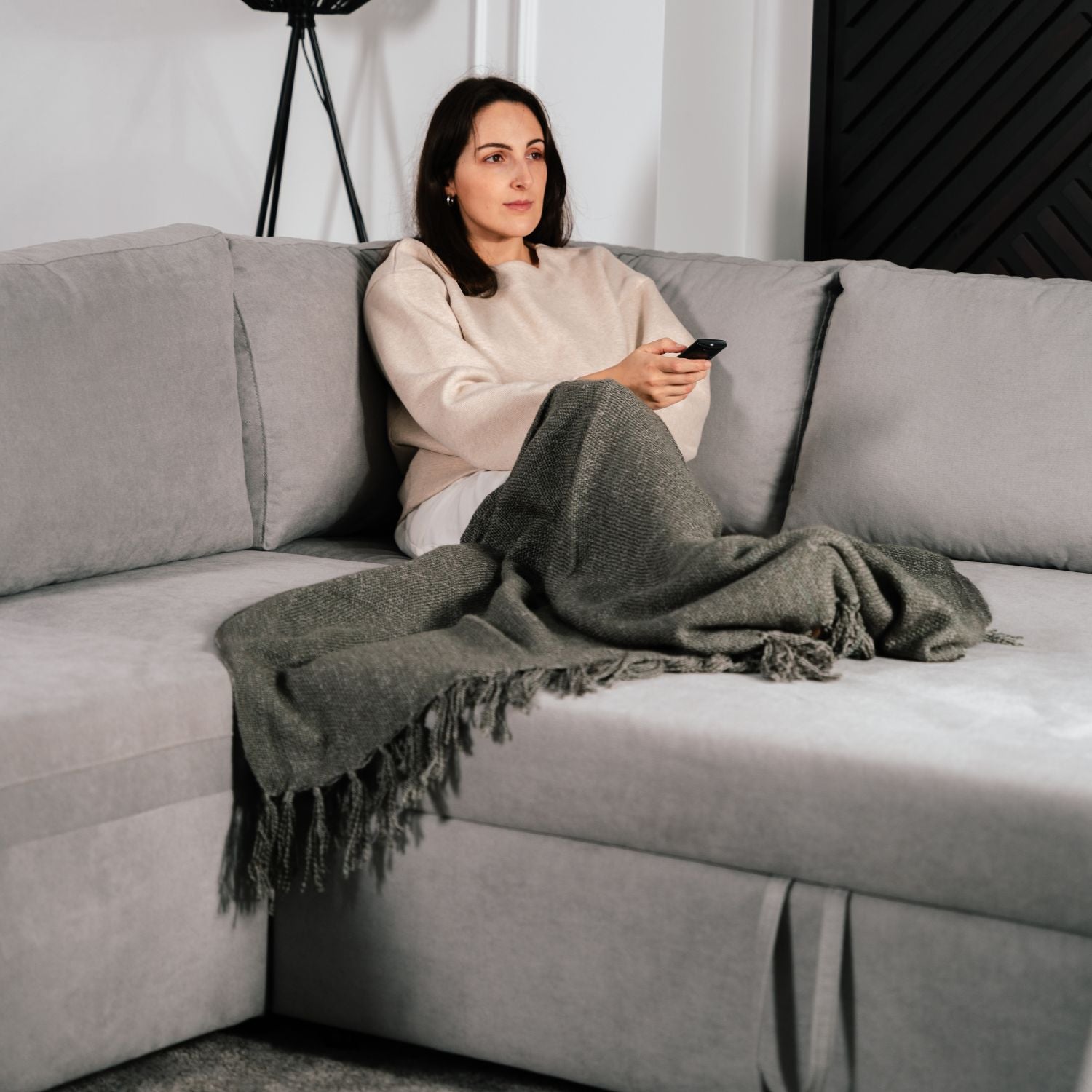 Sofá cama de canto de com puff e arrumação cinza ZURIE - Gato Preto