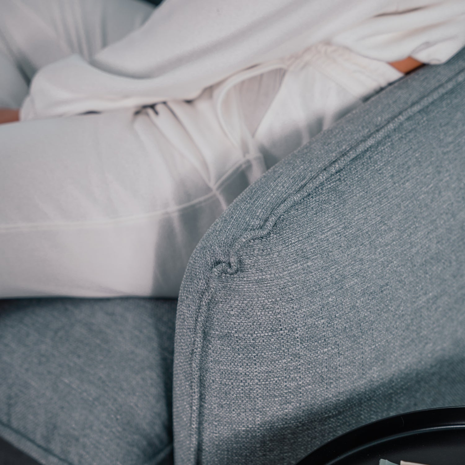 Sofá cama sistema easybed com chaise longue reversível cinza VOGUE - Gato Preto