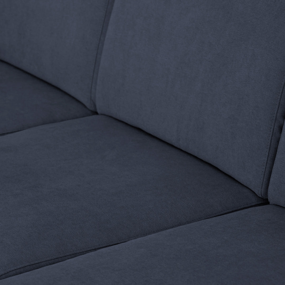 Sofá com chaise longue reversível e pés vintage azul ANGEL - Gato Preto