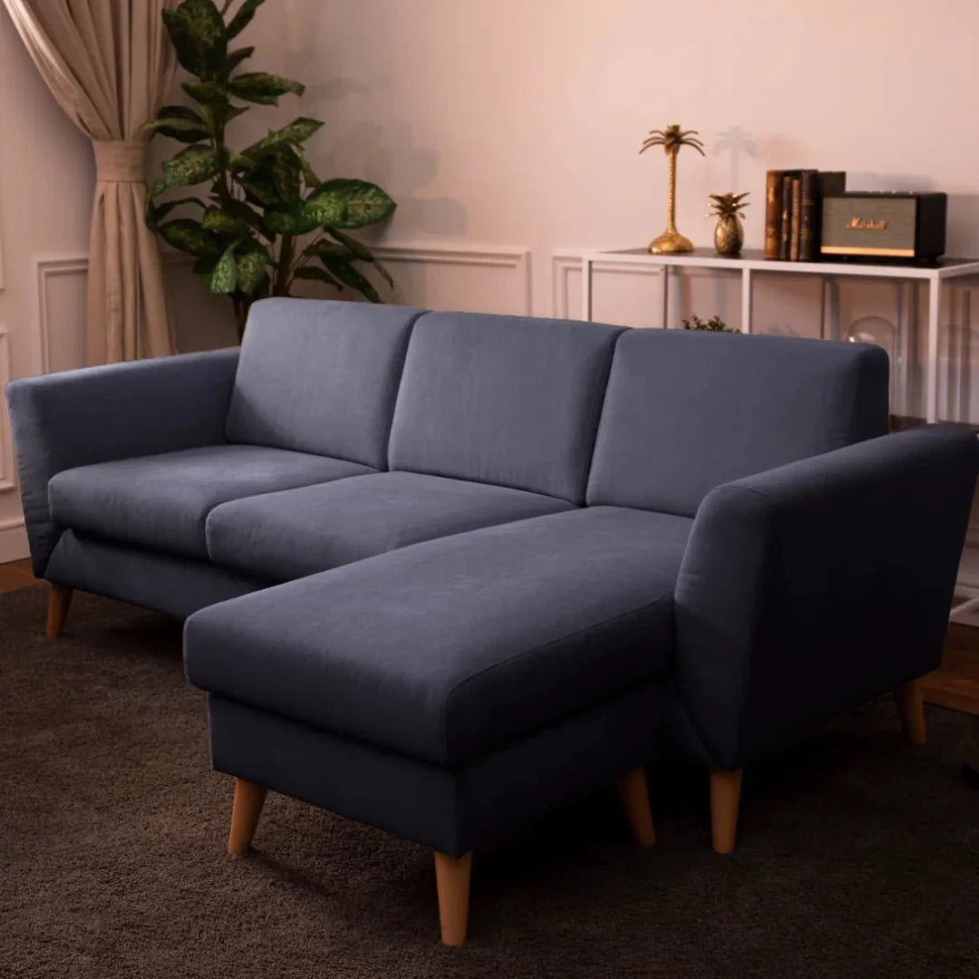 Sofá com chaise longue reversível e pés vintage azul ANGEL - Gato Preto