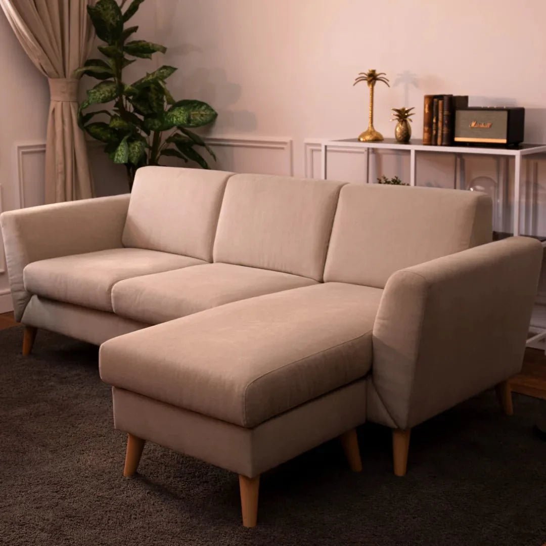 Sofá com chaise longue reversível e pés vintage bege ANGEL - Gato Preto