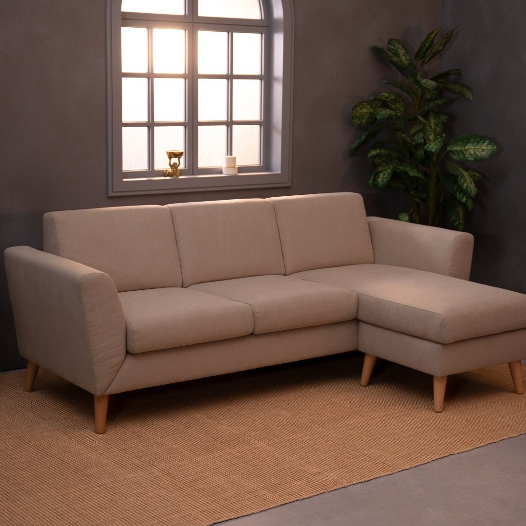 Sofá com chaise longue reversível e pés vintage bege ANGEL - Gato Preto