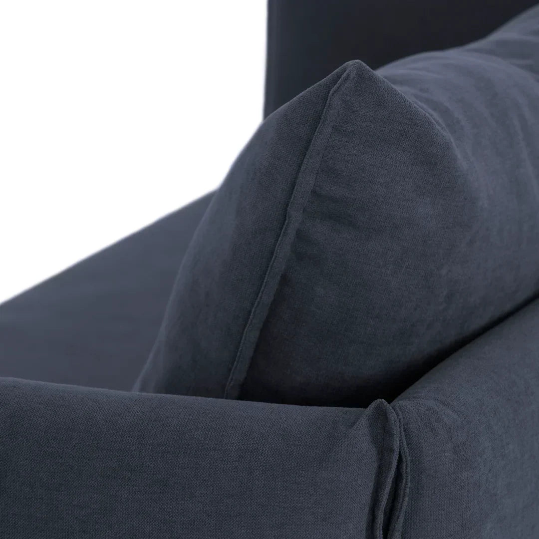 Sofá com pé alto de madeira azul MELANIE - Gato Preto