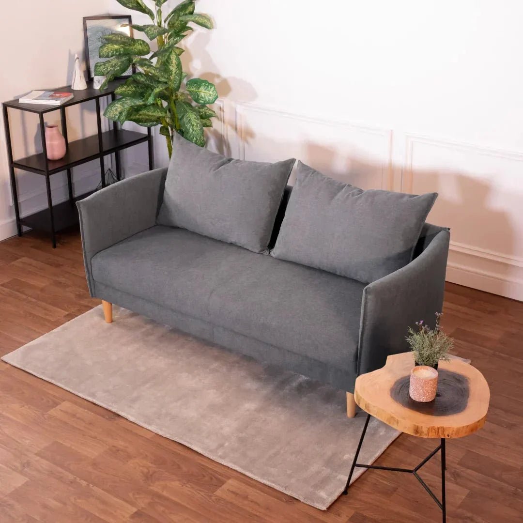 Sofá com pé alto de madeira cinza escuro MELANIE - Gato Preto