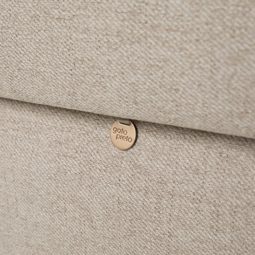 Sofá com pufe à direita bege CRAIG - Gato Preto