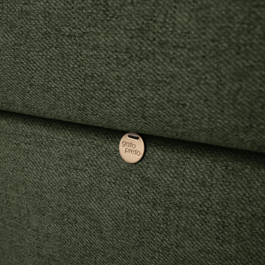 Sofá com pufe à esquerda verde CRAIG - Gato Preto