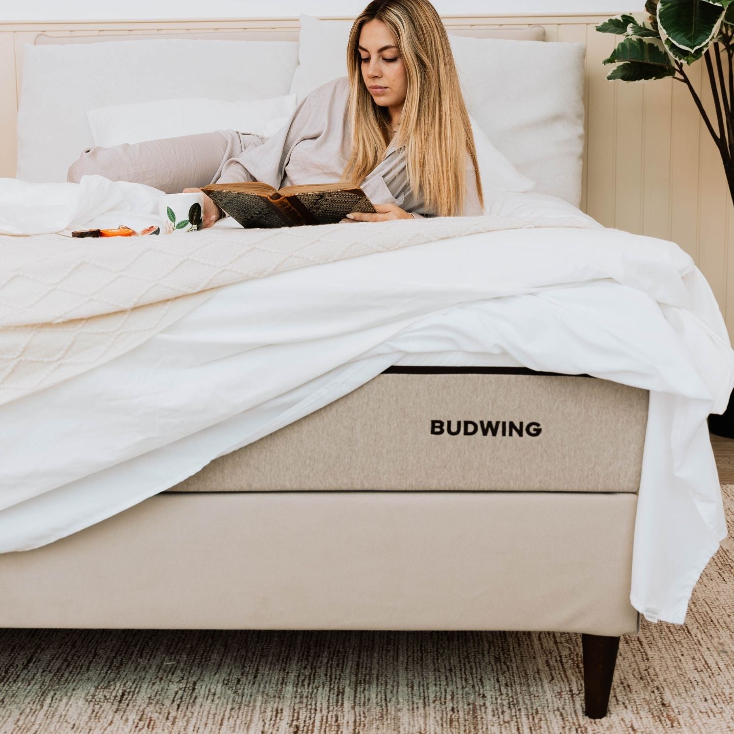 Sommier estofado cinza Levi - Gato Preto