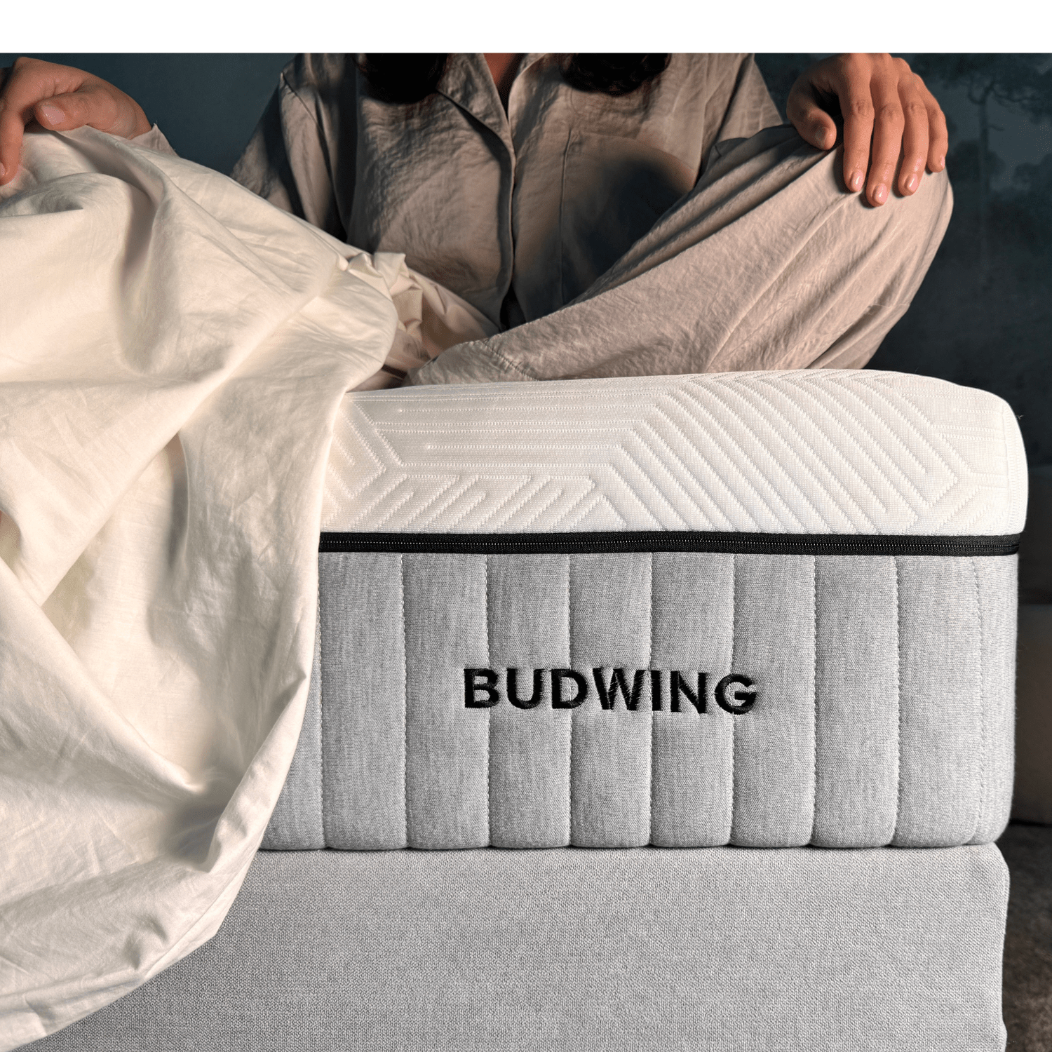 Sommier estofado cinza Levi - Gato Preto