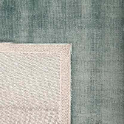 Tapete Tufado Viscose Azul Escuro 70x110 MIRA - Gato Preto