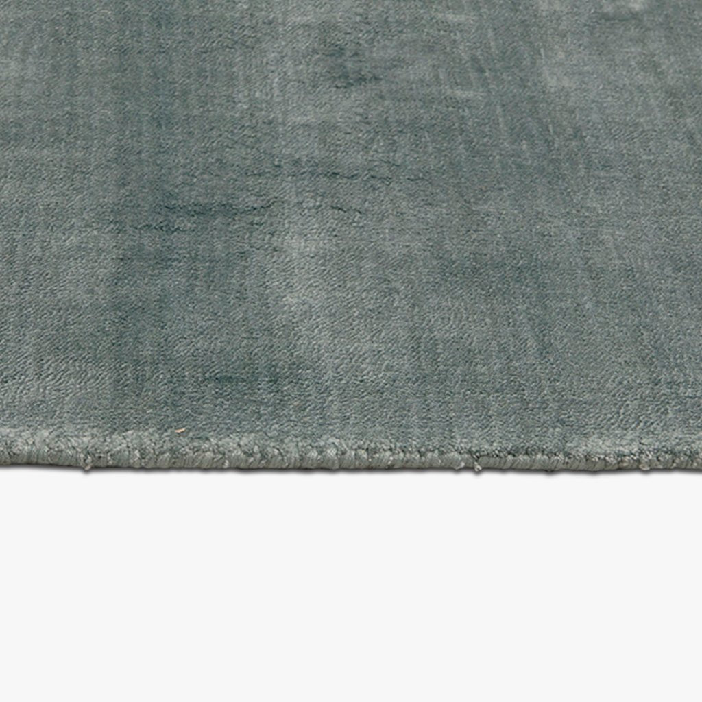 Tapete Tufado Viscose Azul Escuro 70x110 MIRA - Gato Preto