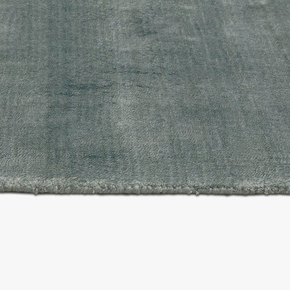 Tapete Tufado Viscose Azul Escuro 70x110 MIRA - Gato Preto