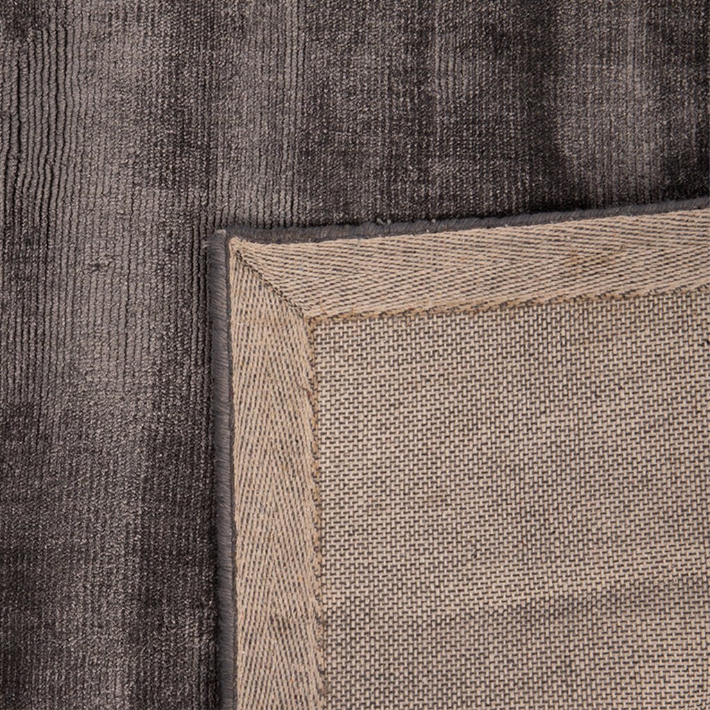 Tapete Tufado Viscose Cinza Escuro 140x200 MIRA - Gato Preto