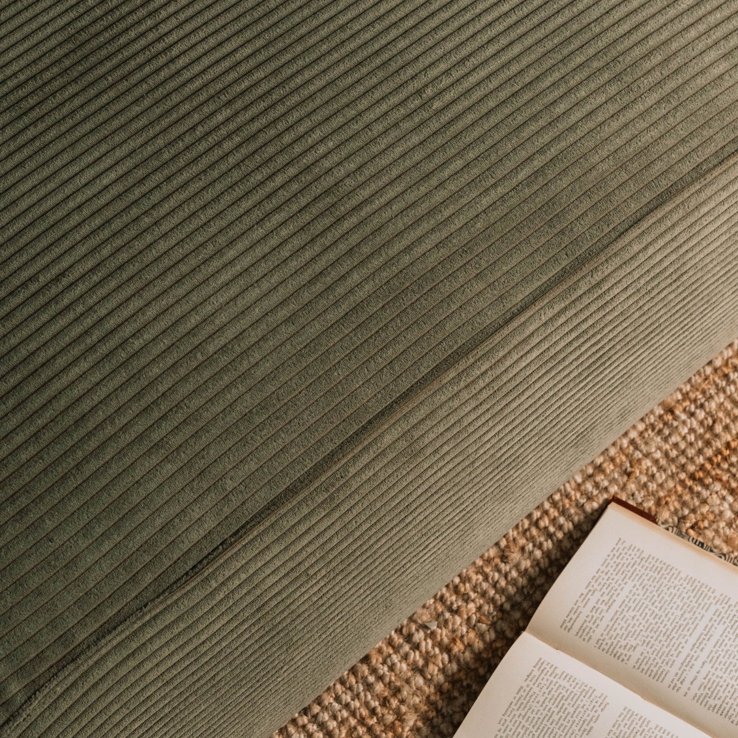 Teste - Sofá cama com chaise longue reversível verde LAUREN - Gato Preto