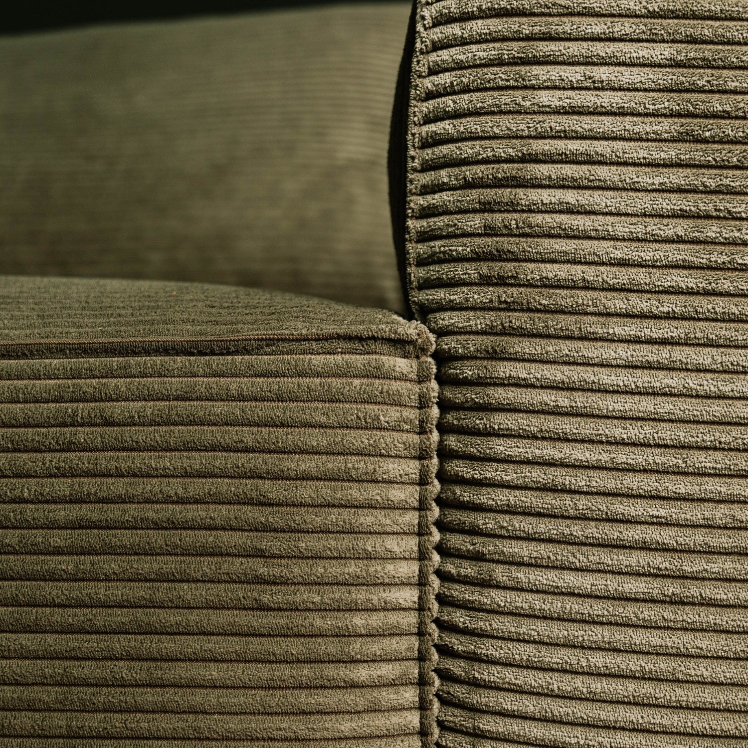 Teste - Sofá cama com chaise longue reversível verde LAUREN - Gato Preto