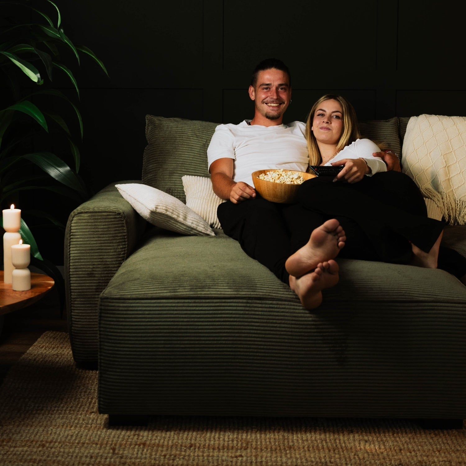 Teste - Sofá cama com chaise longue reversível verde LAUREN - Gato Preto