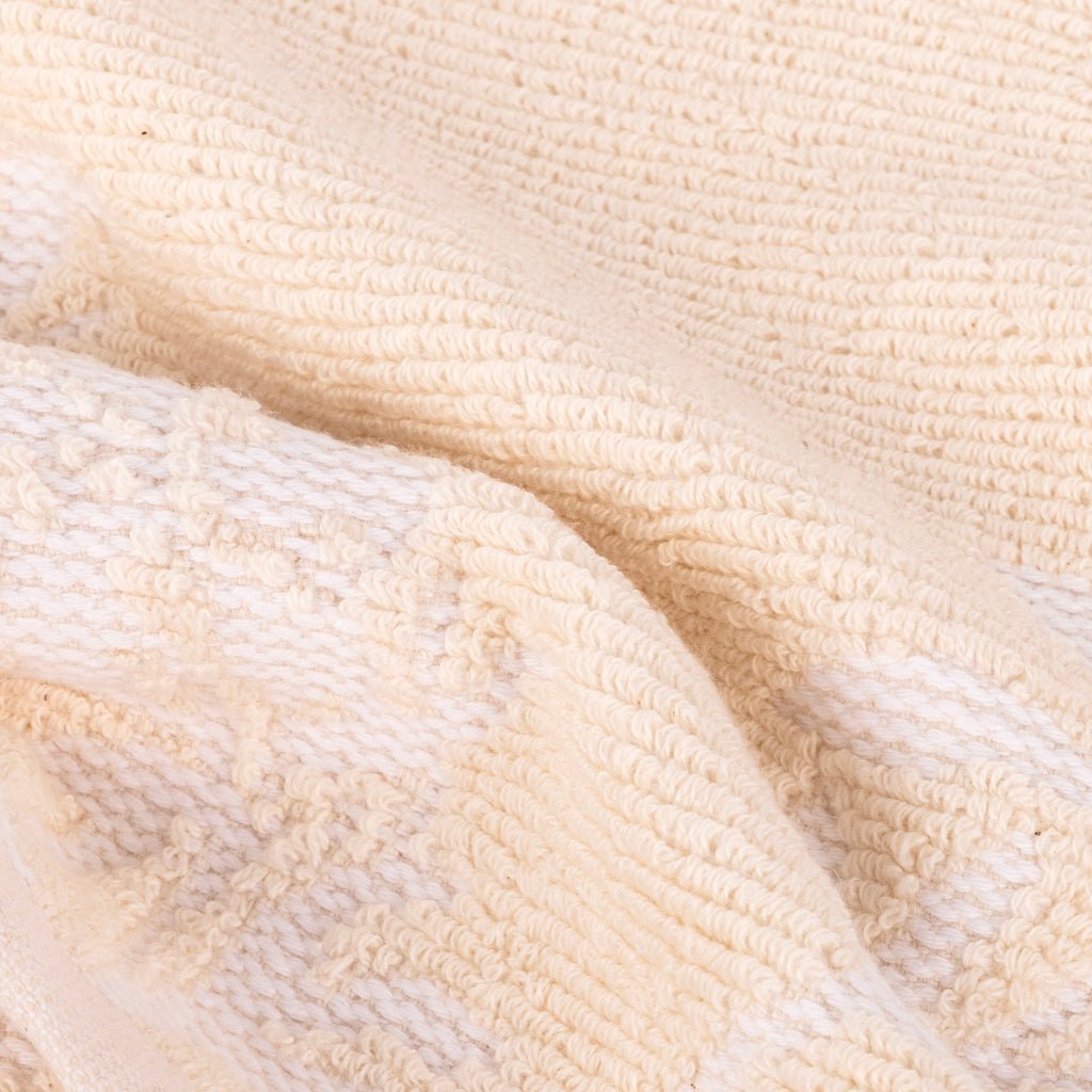 Toalha de Banho de Rosto Algodão Flores Bege e Branco TWIG - Gato Preto