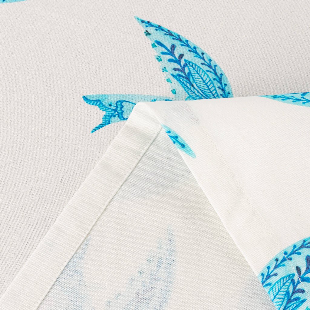 Toalha de Mesa Quadrada Branca com Pássaros Azuis BLUE BIRD - Gato Preto
